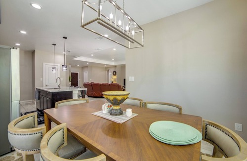 South Arlington House | 2 Mi to Dtwn! Bright Arlington Home w/Fenced Yard