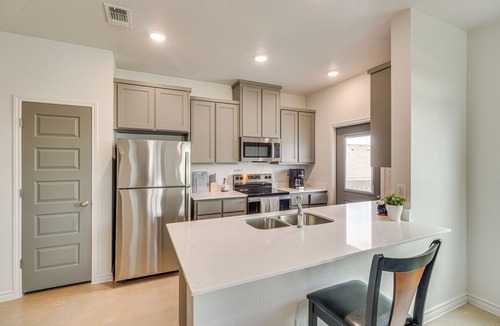 Temple House | 2 Mi to Dtwn Dining! Pet-Friendly Temple Townhome