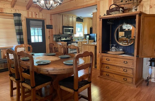 Greer Ski Chalet | 2 Private Cabins on an Secluded Acre, Walk to Restaurants, Fully Fenced