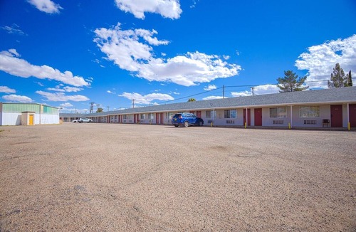 Lordsburg Apartment | 2 Queen Beds Non-Smoking
