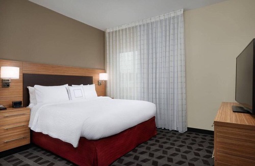 Lake Worth Hotel | 2 Sleek For Worth Sleek Rooms w/Free Parking | Fort Worth Stockyards - 6.4 mi