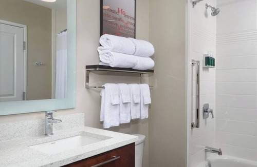 Lake Worth Hotel | 2 Sleek For Worth Sleek Rooms w/Free Parking | Fort Worth Stockyards - 6.4 mi