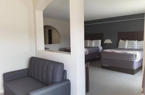 North Shore Hotel | 2 Welcoming Rooms Near Houston Landmarks for Family Adventures | Onsite BBQ Area