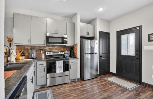 College Station Apartment | 2BR Condo in College Station