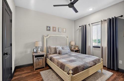 College Station Apartment | 2BR Condo in College Station