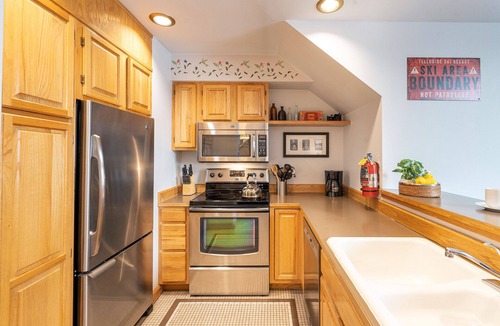 Telluride Condo | 2BR Mountain Condo | Deck, Hot Tub Access + Minutes to Hiking