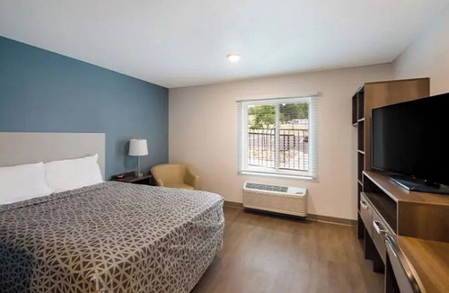 Austin Hotel | 3 Accessible Spacious Suite w/Kitchen Near Austin Hot Spots –Affordable & Clean