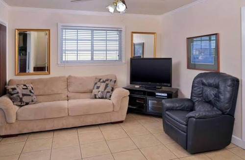 Vega Hotel | 3 Attractive Budget Rooms by I-40 – Great Overnight Stop w/Free Breakfast