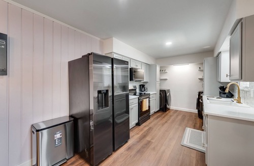 Park Central House | 3 BDR New Renovated Home Smart Tech Boutique-Style Quiet Luxury Retreat