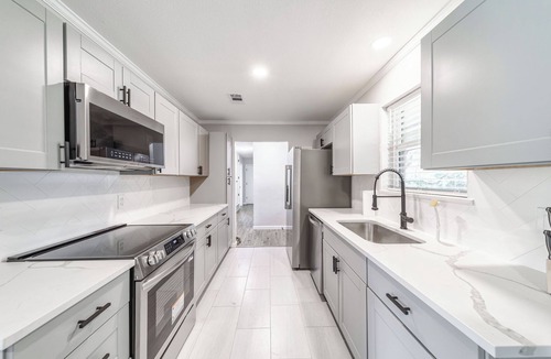Denton House | 3-bed house in Denton, pool, games, firepit in a huge private fenced yard