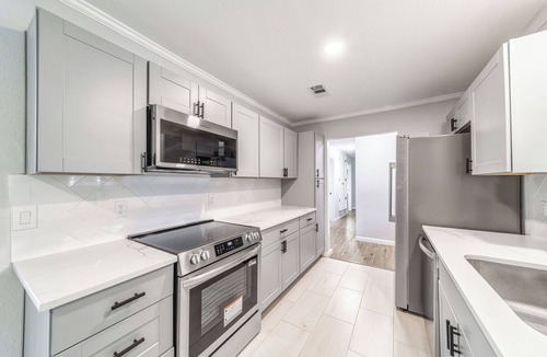 Denton House | 3-bed house in Denton, pool, games, firepit in a huge private fenced yard