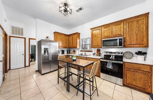 Commerce House | 3-bedroom 2-bath house across the street from East Texas A&M University