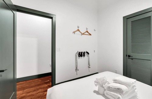 French Quarter Bed & Breakfast | 3 Bedroom Apartment, French Quarter, Saenger Next Door, Streetcar, Pool