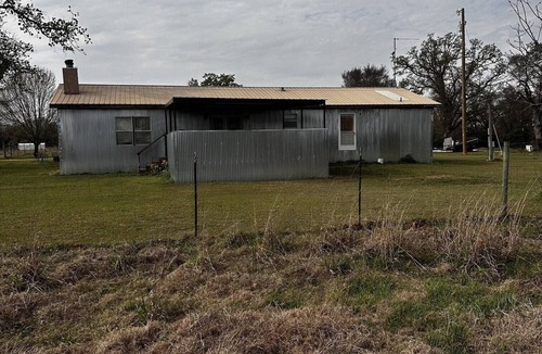 Fairfield House | 3 bedroom home on 400acres high fence ranch