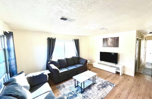 Grants House | 3-bedroom house in beautiful Grants with cool AC breeze