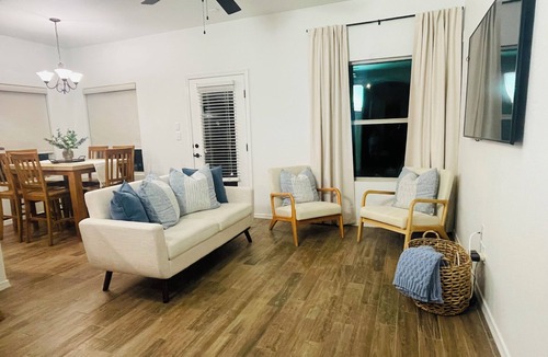 Biggs Field House | 3-bedroom house in El Paso with KING SIZE BED