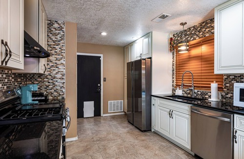 Vista Del Norte Alliance House | 3-bedroom house in brilliant Albuquerque with cool AC breeze