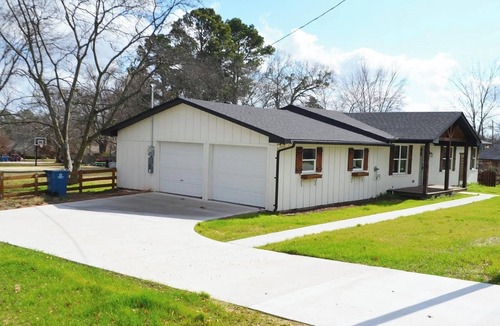Lindale House | 3-bedroom house with WiFi and AC in Lindale close to downtown and I-20