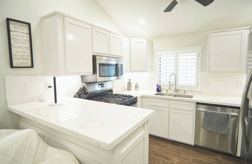 Biggs Field House | 3-bedroom Modern House, recently renovated and upgraded with smart lighting