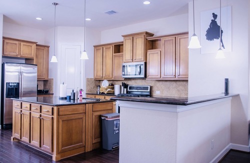 East Downtown Houston House | 3-Bedroom Modern TownHome With King Bed in Houston Downtown Area