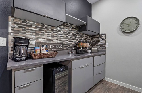 Biggs Field House | 3-bedroom pool house in amazing El Paso with AC and fitness room