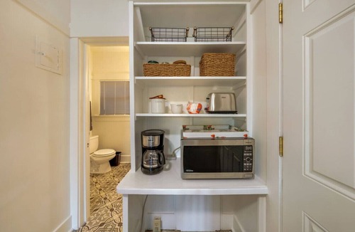 West University House | 3 Blocks from U of A & 4th Ave/1 BR 1 BA/Cozy