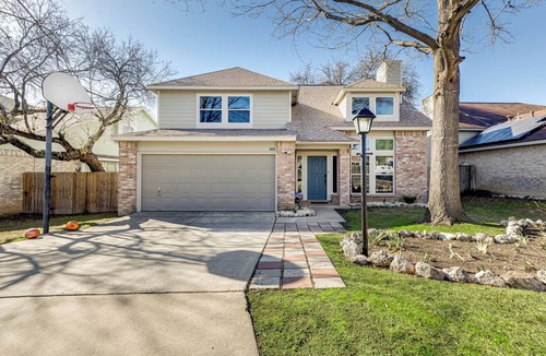 San Antonio House | 3 King Beds Hot Tub Game Room Near Six Flags & SeaWorld