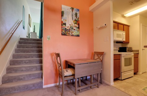 Galveston Condo | 3 Mi to Moody Gardens: Couple's Beach Retreat