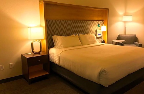 McKinney Hotel | 3-Star Hotel ∙ Holiday Inn & Suites McKinney - N Allen, an IHG Hotel