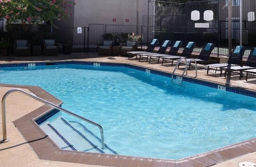 Dallas Apartment | 3 Two Bedroom Suites Near the Museum of Biblical Art TX w/Free Breakfast Buffet