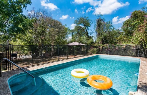 Monticello Park Apartment | 30% off- Free Parking-Equipped kitchen-Central San Antonio
