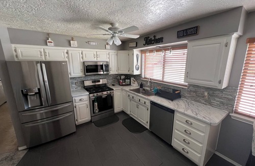 Roswell House | 3BR& 2BA Massage Chair & bed+Jet tub! RV Parking/Hookups available upon request!