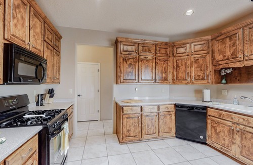 Rio Rancho House | 3BR/2BA/Open Floor plan/views-31 night minimum. Sleeps up to six. Dogs OK.
