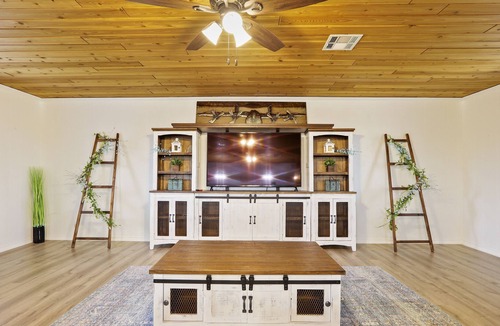 Hempstead House | 4.95 acres, pool/basketball/volleyball/soccer close to ATV, Safari, Range, Golf