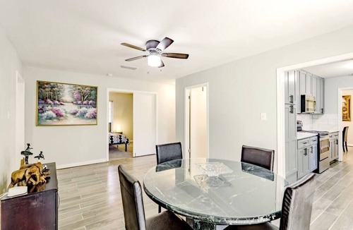 Southridge House | 4 Bedroom 3 full bath 1 story w/Big yard