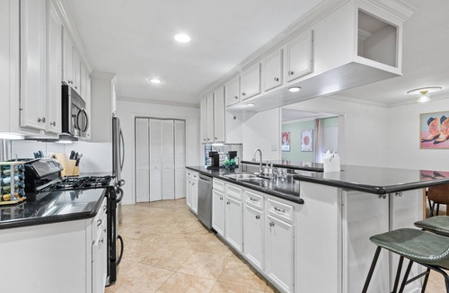 Braeswood Place House | 4 BR home 2 mins to NRG, 5 mins Med Center