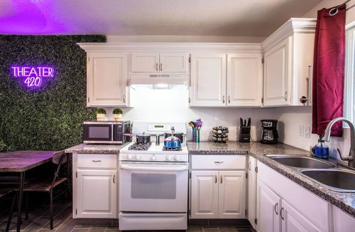 Albuquerque Apartment | 420 Friendly Movie Theater Minutes to DownTown!