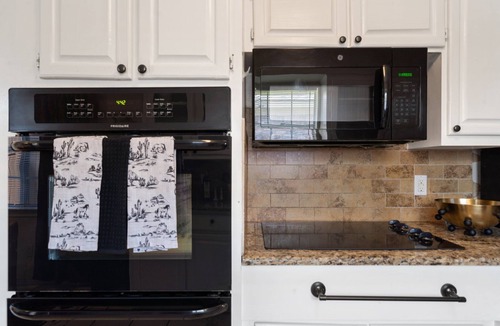 Las Colinas House | 4bd Near Airport & Downtown - Volleyball - Games