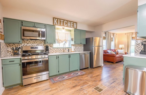 Santa Anna Other | 4BR Country Charmer w/Hot Tub Hunt, Fish, Shop, Dine & Wine Nearby!