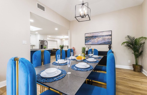 Park Central House | ★4BR Dallas Family Estate | Heated Pool + Hot Tub | Sleeps 16 | Lake Highlands★