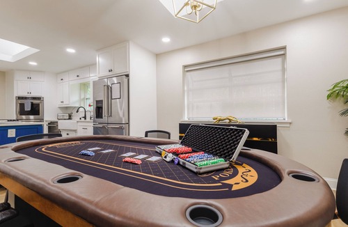 Park Central House | ★4BR Dallas Family Estate | Heated Pool + Hot Tub | Sleeps 16 | Lake Highlands★
