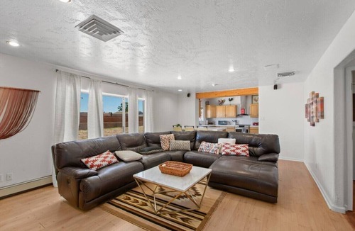 West Bluff House | 4BR Retreat w/gated parking Near Old Town