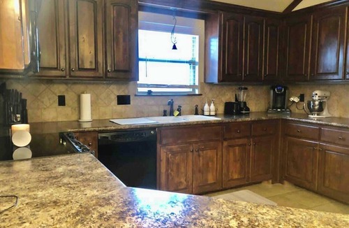 Amarillo House | 4BR Sleep 10 Family Home Amarillo + AI Data Center