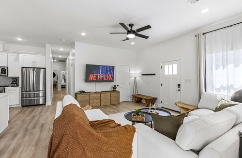 Galveston House | 4BR Sleeps 12 | Walk to Beach | Pool | Yard | Dogs | New 2023 Build