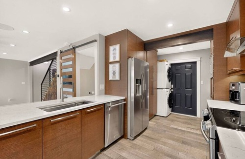 Barton Hills House | 5 bed/5 bath Hiking on Greenbelt Close to Zilker!