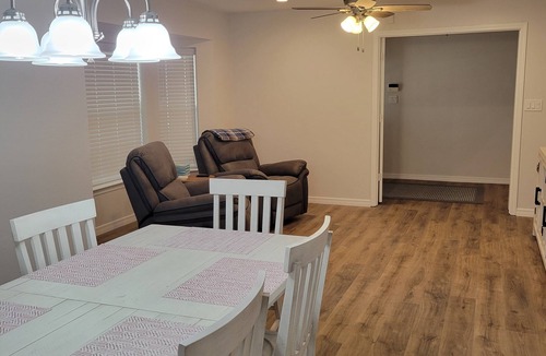 Wichita Falls House | 5 minutes to MSU and local shopping. Family friendly, mature trees, quite street