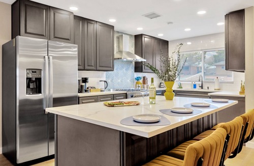 Mission Hills South House | 5bd: 3min to UT - Nearby Army & Navy Enlisting