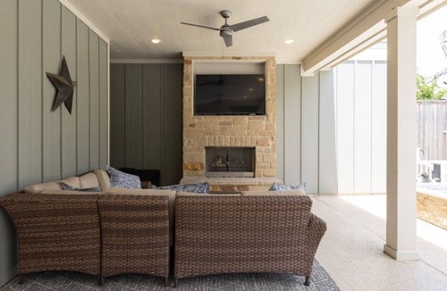 College Station House | 5BR 5.5BA Home Just a to Walk to Kyle Field Private Pool + Hot Tub Sleeps 16