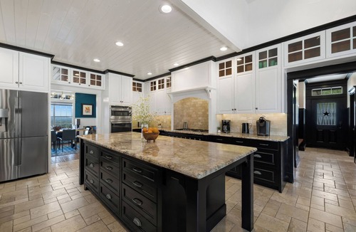 Dripping Springs House | 5BR Hill Country | Casita, Pool + 3-Building Compound | Sleeps 18
