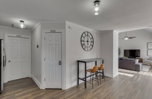DeSoto House | 5BR Pool Villa | Water Volleyball | Cinema | 20 mins from Dallas